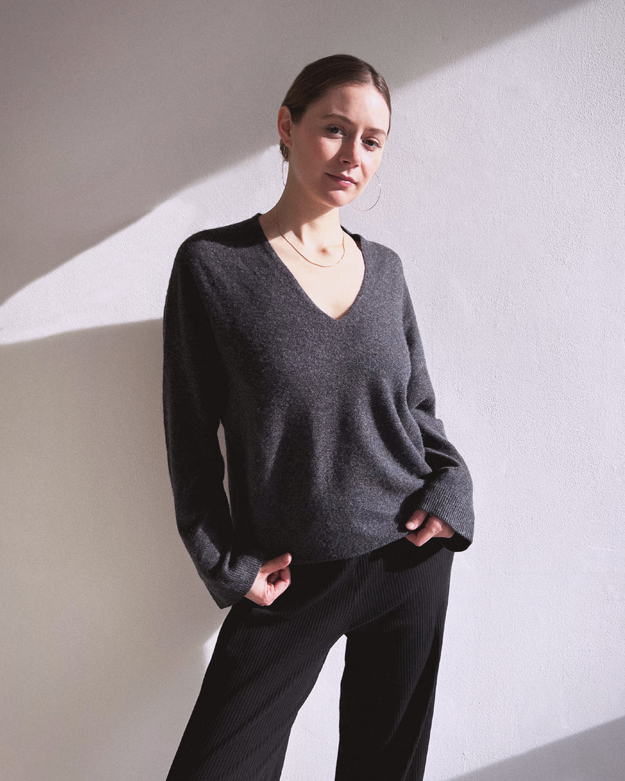 A Perfect Deep V Cashmere Sweater | XS-M